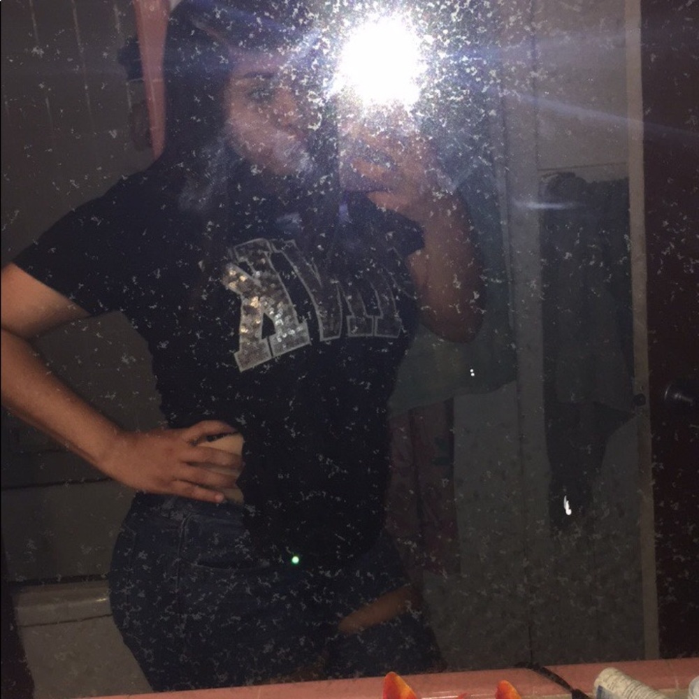 Meet your Posher, Elis